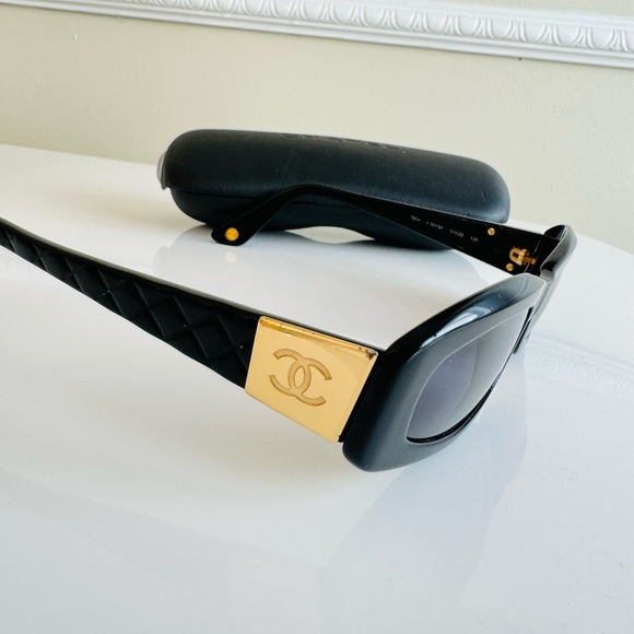 RARE🖤 CHANEL VINTAGE BLACK GOLD CC SUNGLASSES - Picture 13 of 15